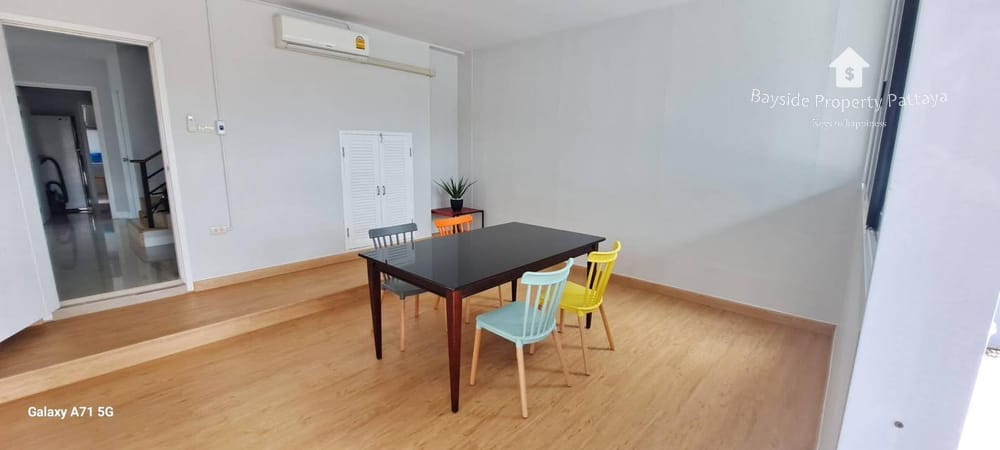 Geräumiges Einfamilienhaus (4 Schlafzimmer) in Ost-Pattaya zu verkaufen – Haustierfreundlich & Klimatisiert 11