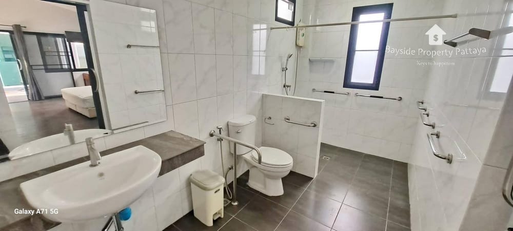 Geräumiges Einfamilienhaus (4 Schlafzimmer) in Ost-Pattaya zu verkaufen – Haustierfreundlich & Klimatisiert 16