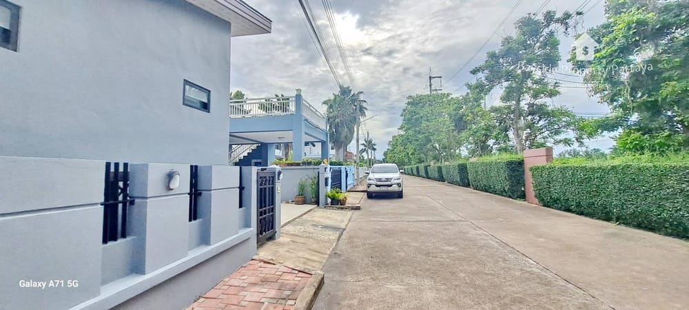 Geräumiges Einfamilienhaus (4 Schlafzimmer) in Ost-Pattaya zu verkaufen – Haustierfreundlich & Klimatisiert 19