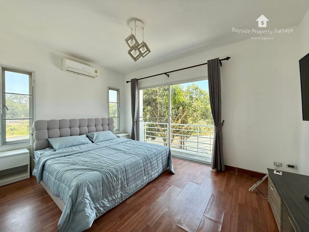 Pet-Friendly 3-Bedroom Detached House for Sale in East Pattaya with Air Conditioning 4