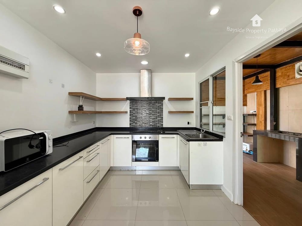 Pet-Friendly 3-Bedroom Detached House for Sale in East Pattaya with Air Conditioning 8