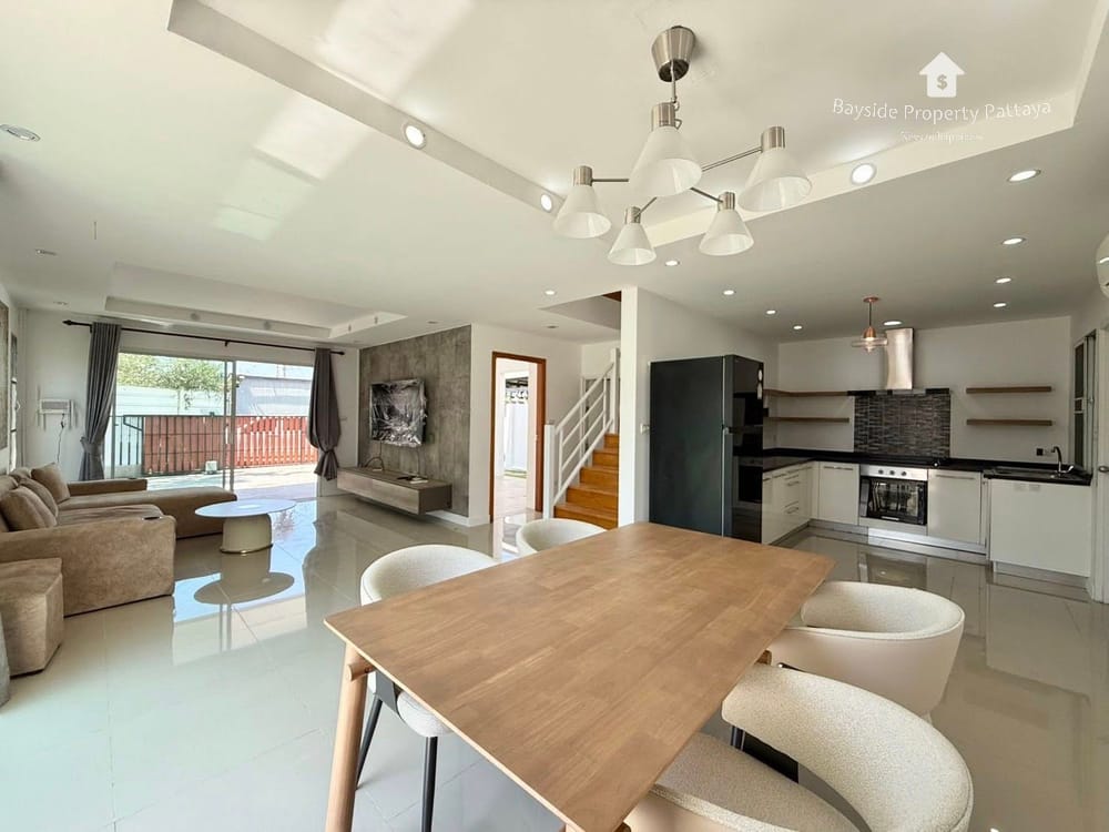 Pet-Friendly 3-Bedroom Detached House for Sale in East Pattaya with Air Conditioning 2