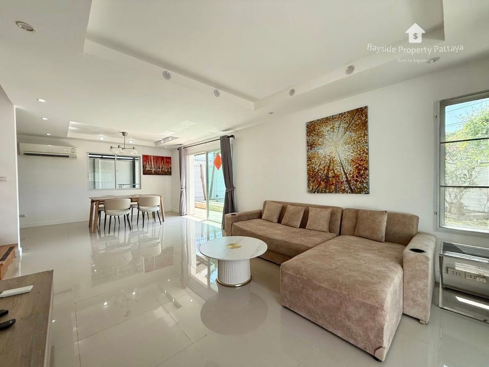 Pet-Friendly 3-Bedroom Detached House for Sale in East Pattaya with Air Conditioning 3