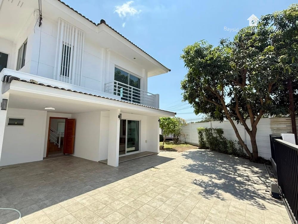 Pet-Friendly 3-Bedroom Detached House for Sale in East Pattaya with Air Conditioning 10