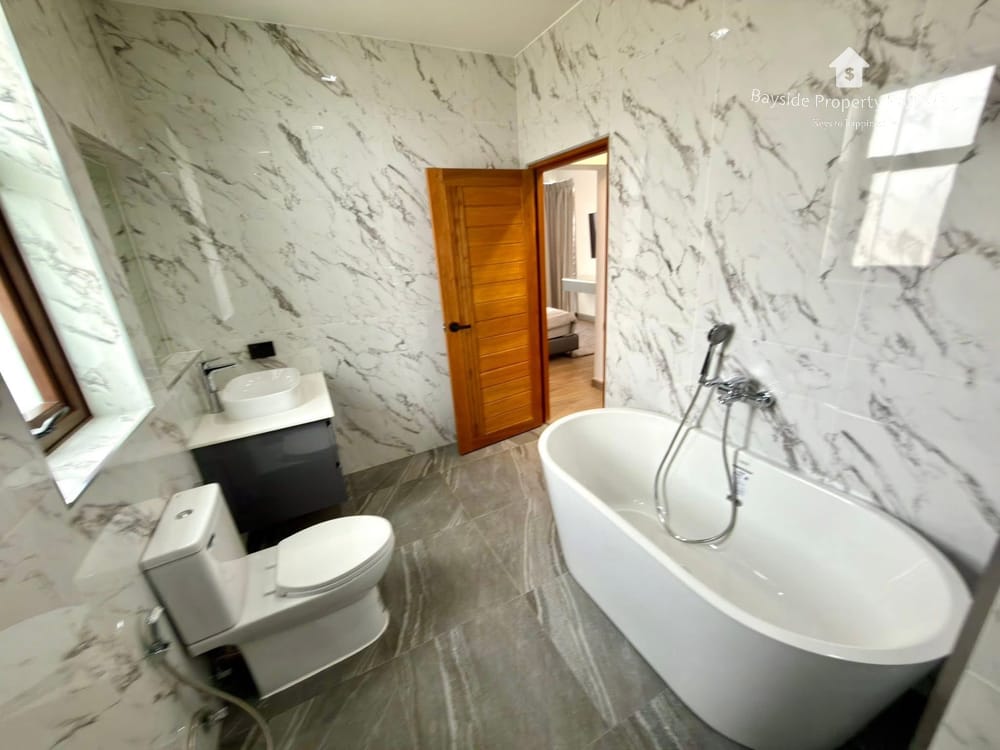 Spacious 5-Bedroom Pool Villa in East Pattaya - Pet Friendly with Air Conditioning 6