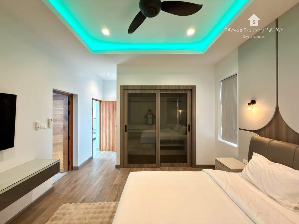 Spacious 5-Bedroom Pool Villa in East Pattaya - Pet Friendly with Air Conditioning 7