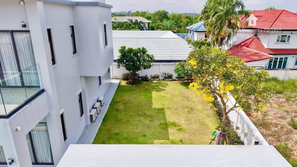 Spacious 5-Bedroom Pool Villa in East Pattaya - Pet Friendly with Air Conditioning 13