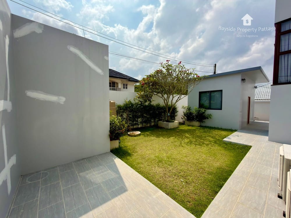 Spacious 5-Bedroom Pool Villa in East Pattaya - Pet Friendly with Air Conditioning 14
