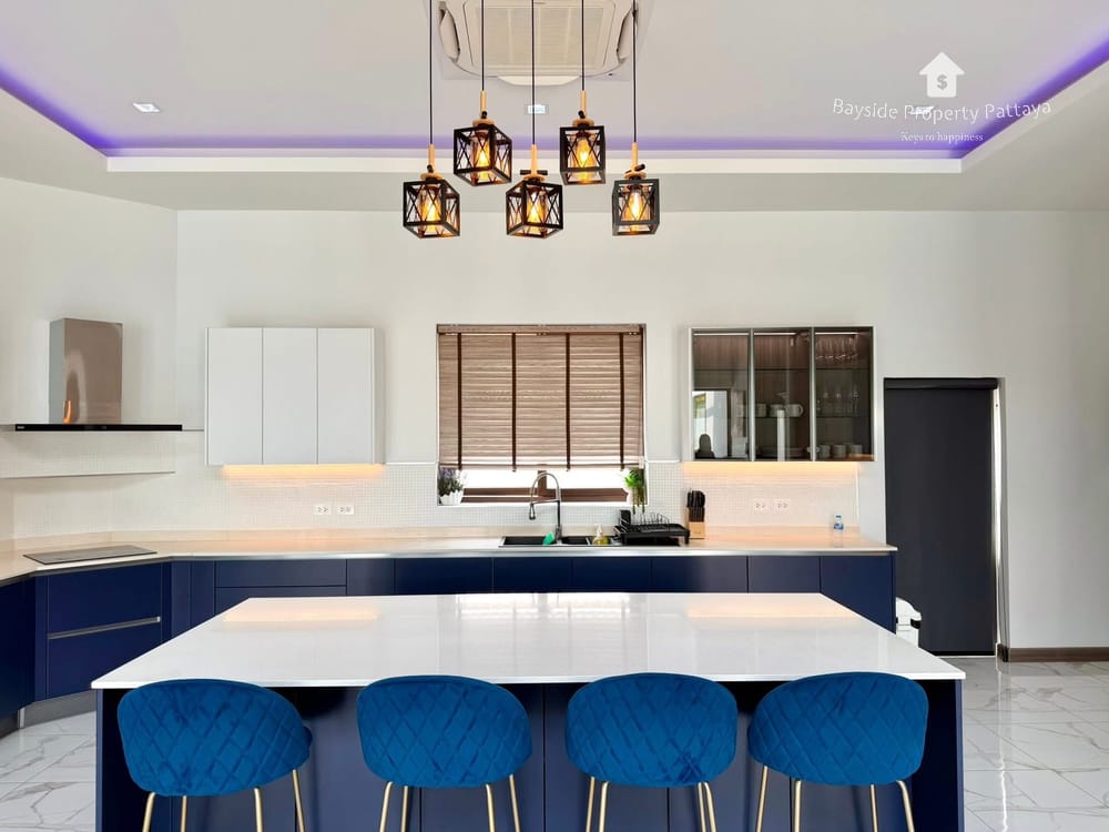 Spacious 5-Bedroom Pool Villa in East Pattaya - Pet Friendly with Air Conditioning 15