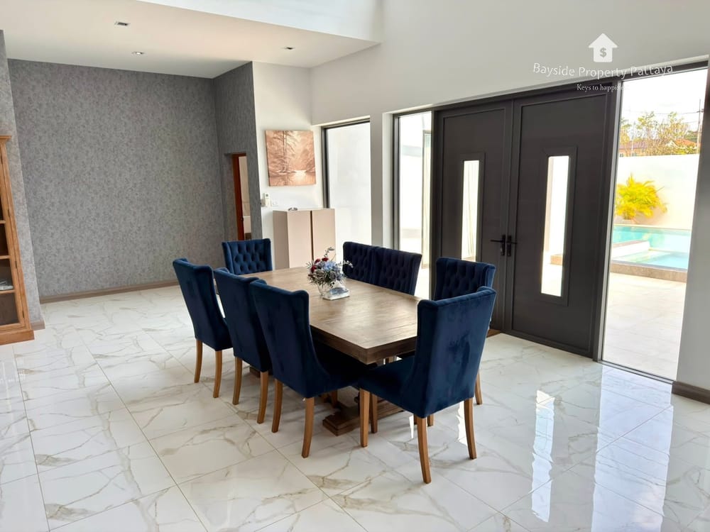 Spacious 5-Bedroom Pool Villa in East Pattaya - Pet Friendly with Air Conditioning 16