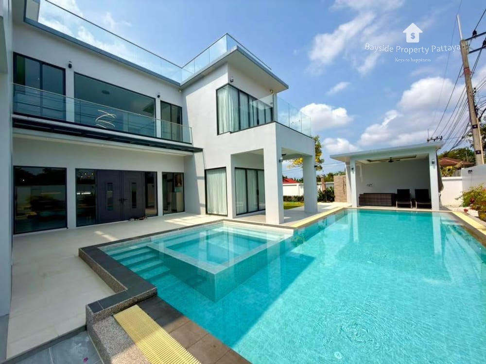 Spacious 5-Bedroom Pool Villa in East Pattaya - Pet Friendly with Air Conditioning 1