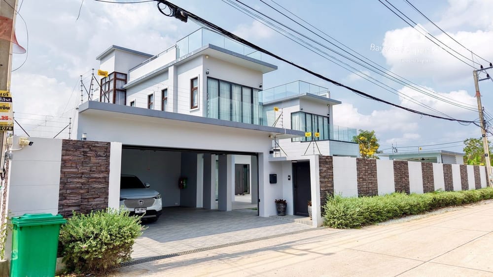 Spacious 5-Bedroom Pool Villa in East Pattaya - Pet Friendly with Air Conditioning 21