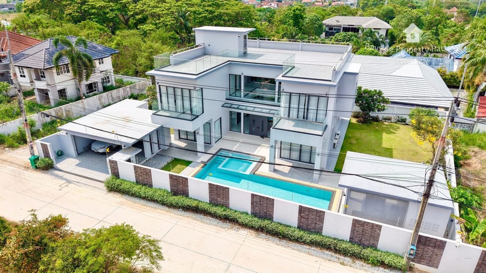 Spacious 5-Bedroom Pool Villa in East Pattaya - Pet Friendly with Air Conditioning 22