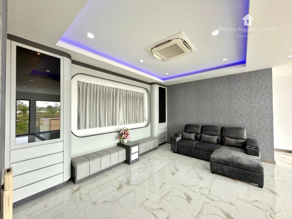 Spacious 5-Bedroom Pool Villa in East Pattaya - Pet Friendly with Air Conditioning 24