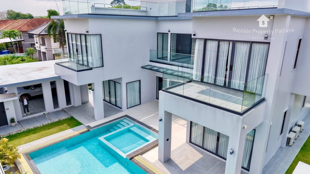 Spacious 5-Bedroom Pool Villa in East Pattaya - Pet Friendly with Air Conditioning 27