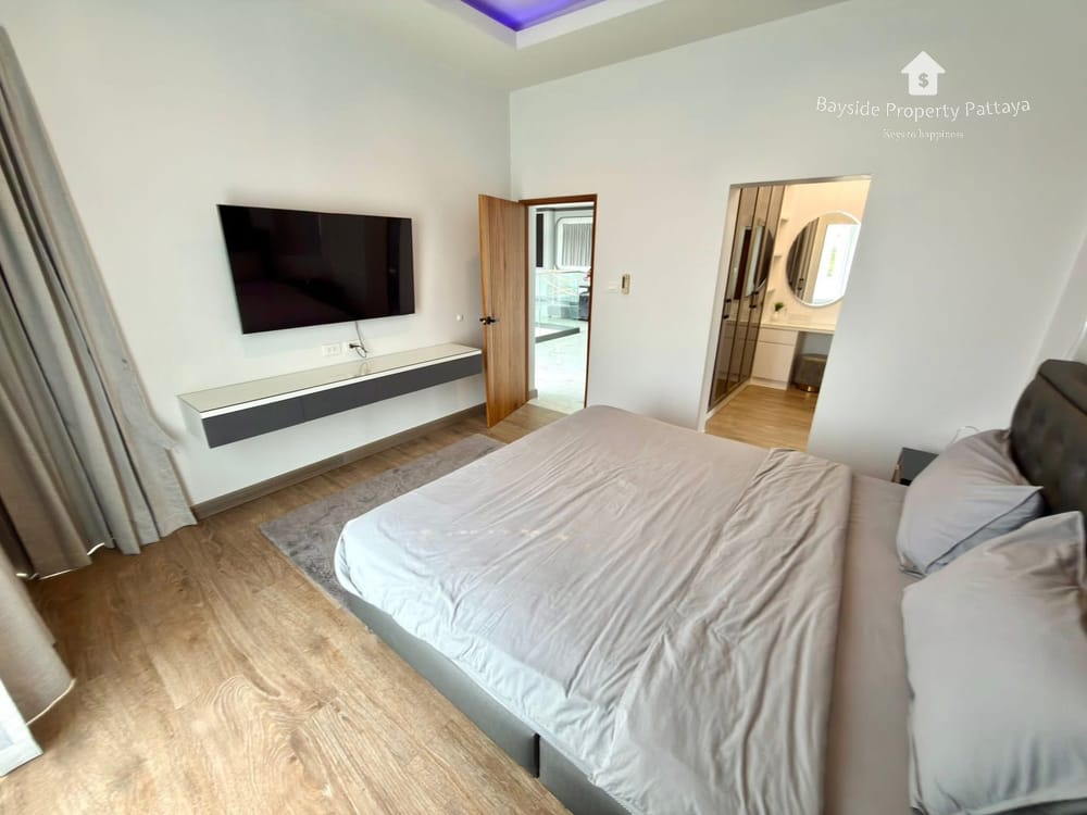 Spacious 5-Bedroom Pool Villa in East Pattaya - Pet Friendly with Air Conditioning 28