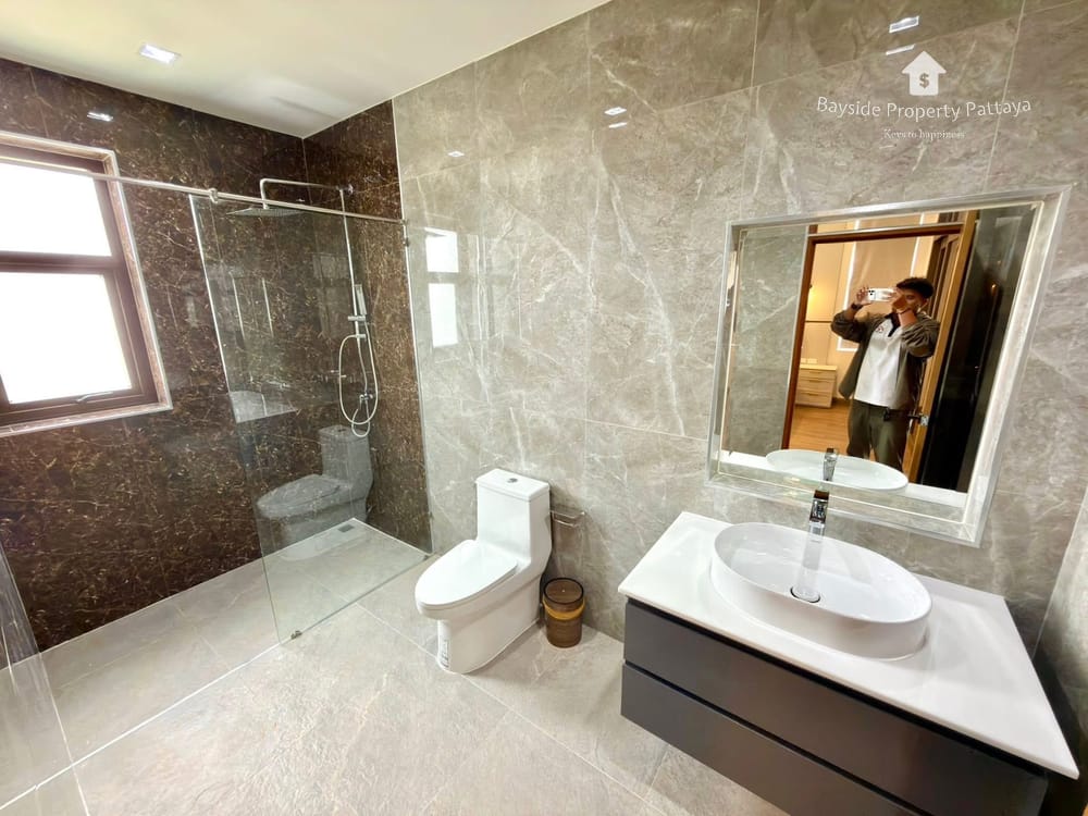 Spacious 5-Bedroom Pool Villa in East Pattaya - Pet Friendly with Air Conditioning 30