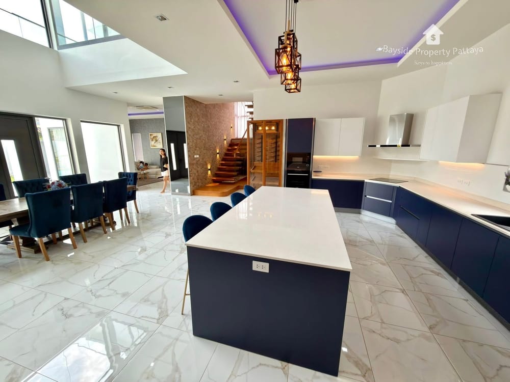 Spacious 5-Bedroom Pool Villa in East Pattaya - Pet Friendly with Air Conditioning 36