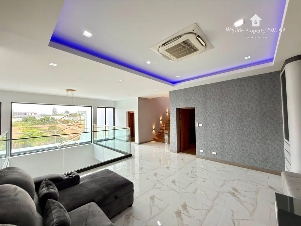 Spacious 5-Bedroom Pool Villa in East Pattaya - Pet Friendly with Air Conditioning 37
