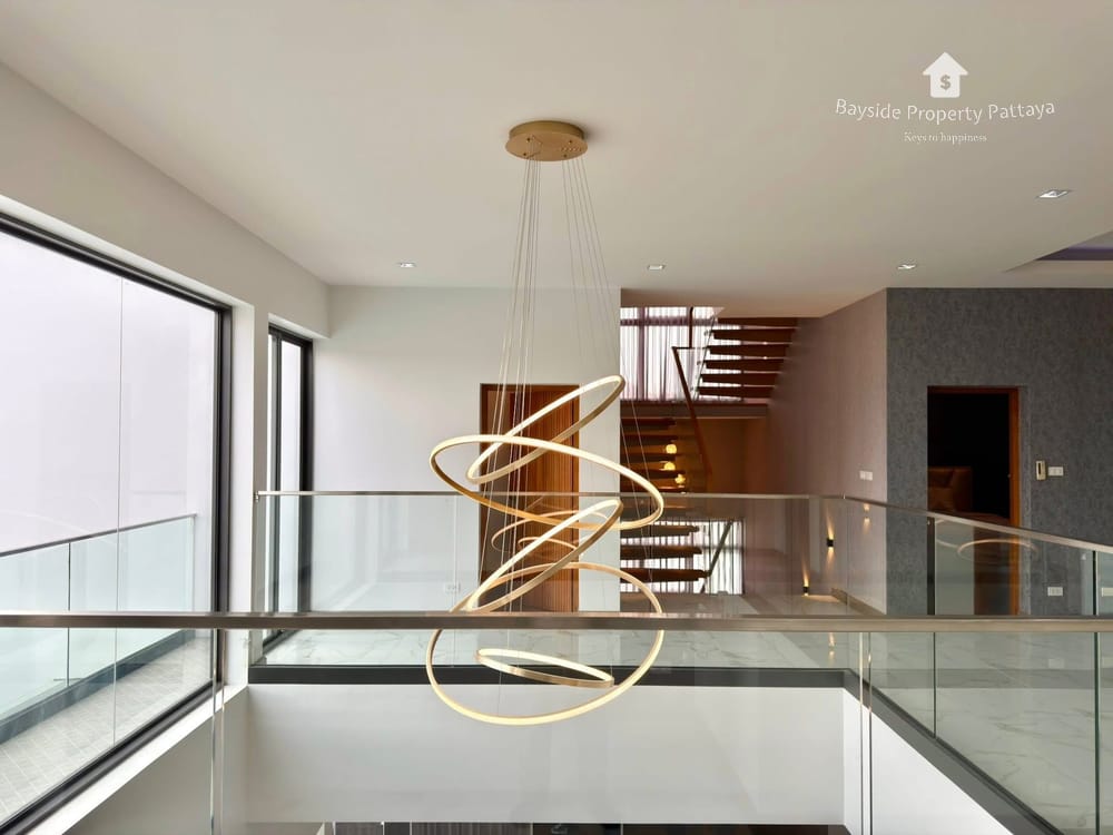 Spacious 5-Bedroom Pool Villa in East Pattaya - Pet Friendly with Air Conditioning 40