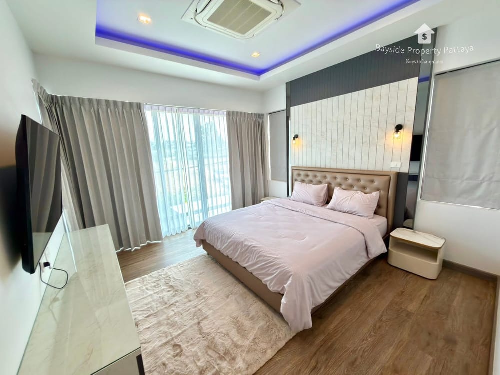 Spacious 5-Bedroom Pool Villa in East Pattaya - Pet Friendly with Air Conditioning 42