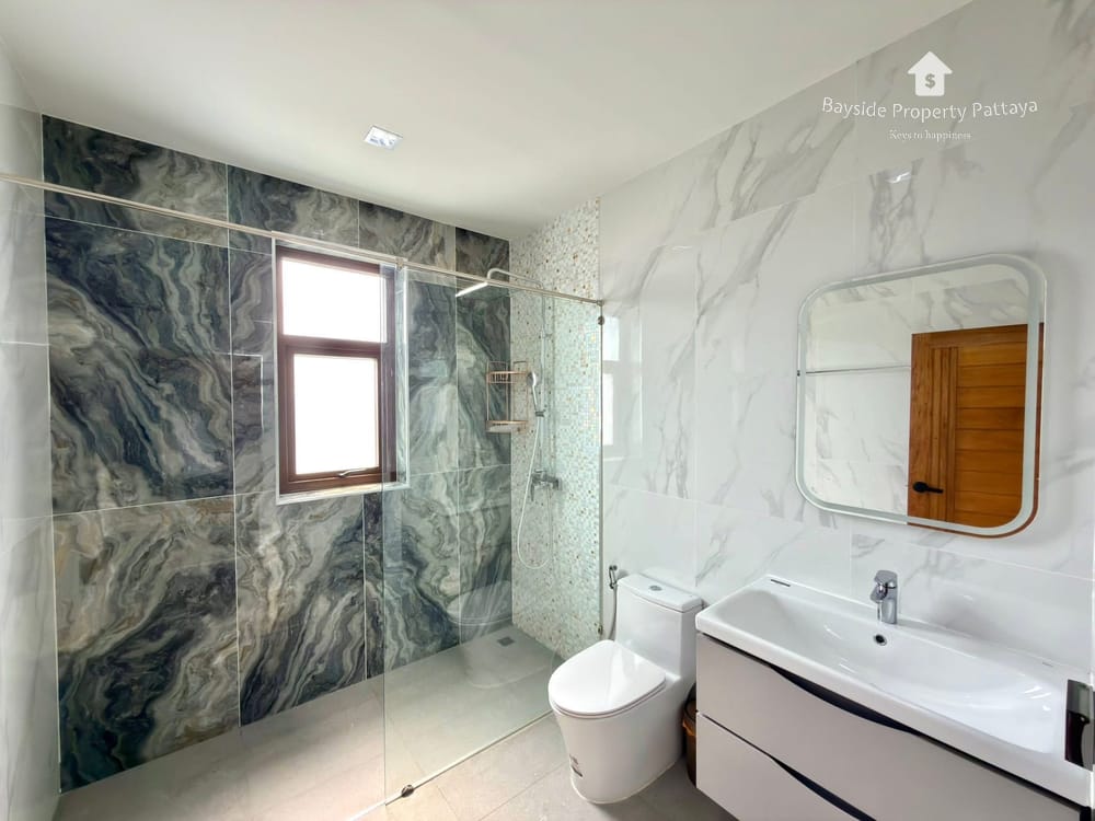 Spacious 5-Bedroom Pool Villa in East Pattaya - Pet Friendly with Air Conditioning 43
