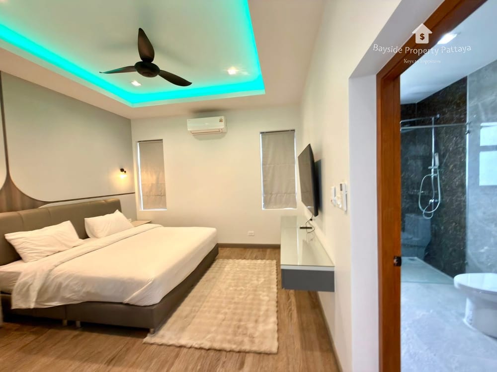 Spacious 5-Bedroom Pool Villa in East Pattaya - Pet Friendly with Air Conditioning 45