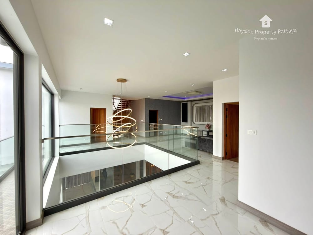 Spacious 5-Bedroom Pool Villa in East Pattaya - Pet Friendly with Air Conditioning 47