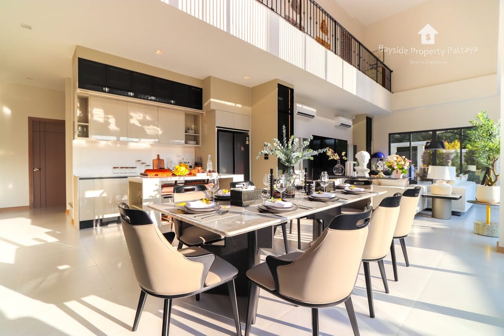 Spacious 8-Bedroom Pool Villa for Sale and Rent in Pattaya City with Stunning City Views 7