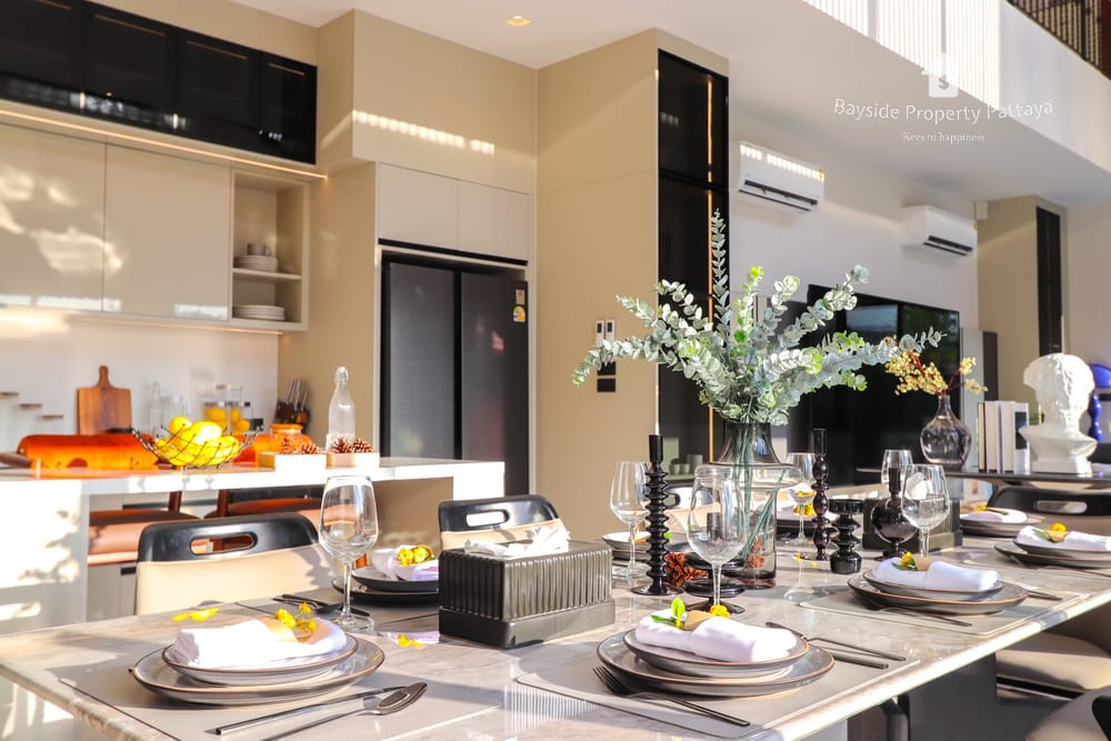 Spacious 8-Bedroom Pool Villa for Sale and Rent in Pattaya City with Stunning City Views 9