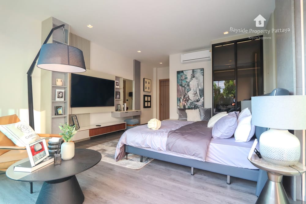 Spacious 8-Bedroom Pool Villa for Sale and Rent in Pattaya City with Stunning City Views 15