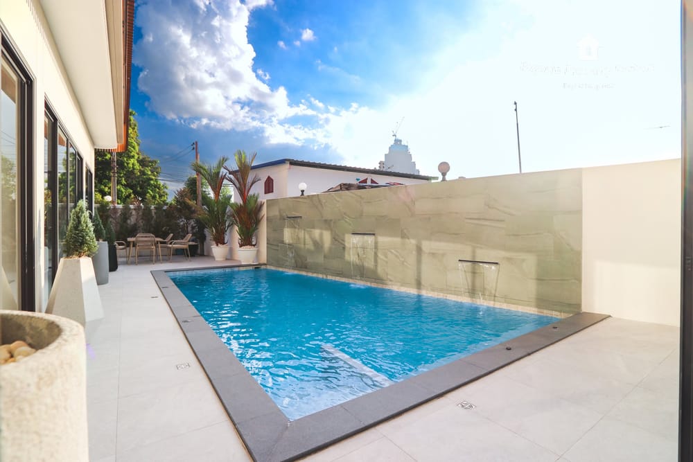 Spacious 8-Bedroom Pool Villa for Sale and Rent in Pattaya City with Stunning City Views 2