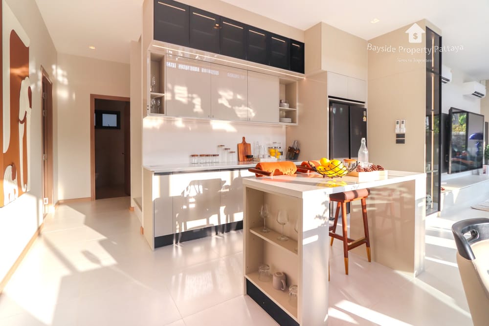 Spacious 8-Bedroom Pool Villa for Sale and Rent in Pattaya City with Stunning City Views 18