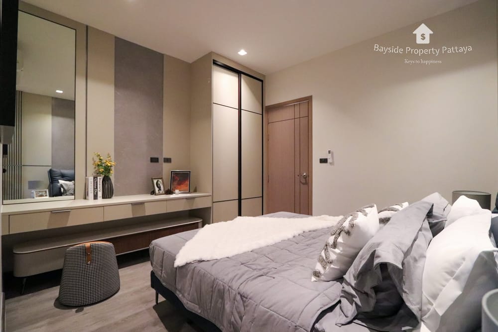 Spacious 8-Bedroom Pool Villa for Sale and Rent in Pattaya City with Stunning City Views 20