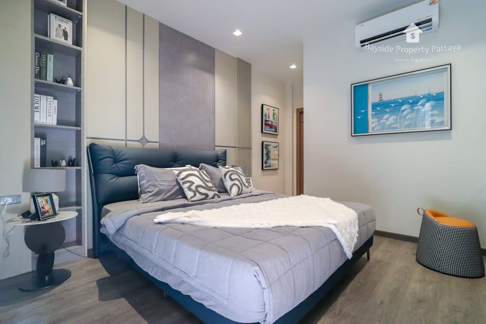 Spacious 8-Bedroom Pool Villa for Sale and Rent in Pattaya City with Stunning City Views 21