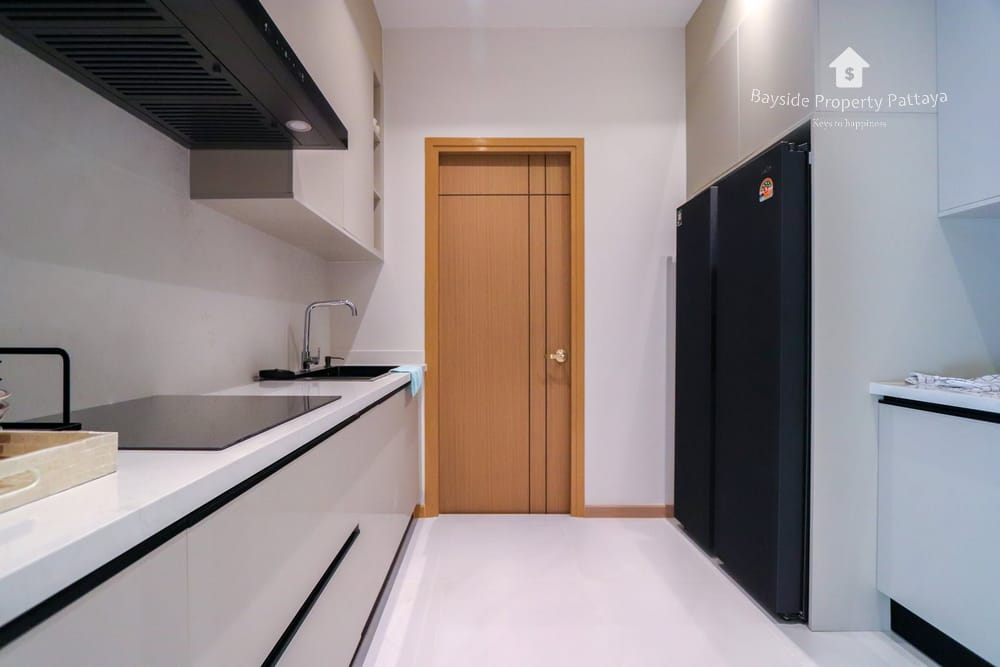 Spacious 8-Bedroom Pool Villa for Sale and Rent in Pattaya City with Stunning City Views 25