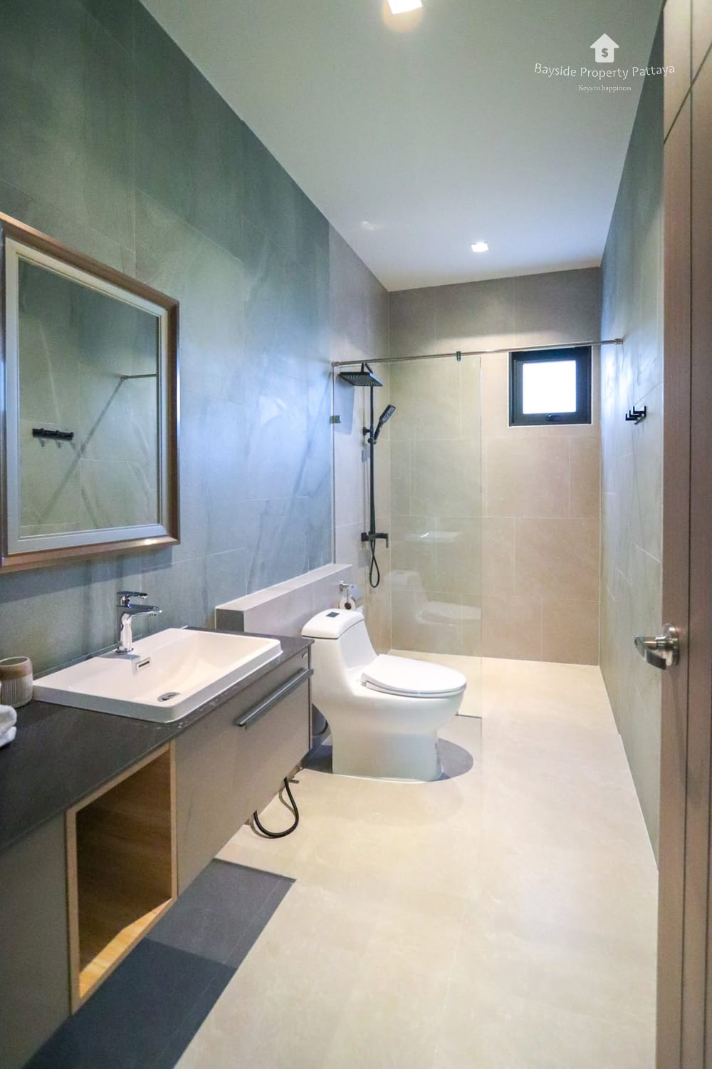 Spacious 8-Bedroom Pool Villa for Sale and Rent in Pattaya City with Stunning City Views 30