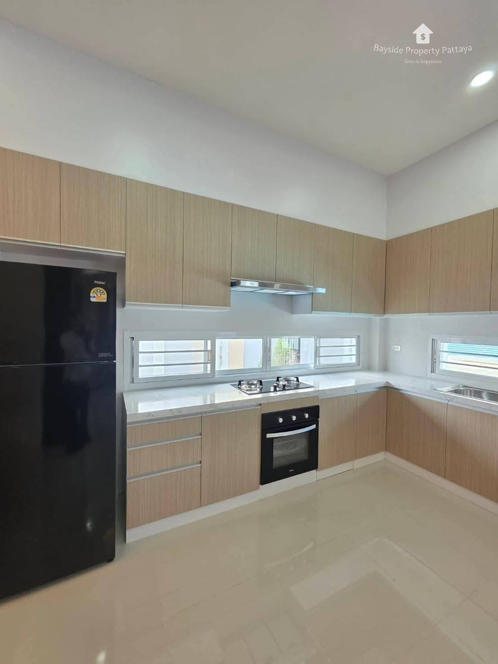 Сдаю 4-к. виллу, 350м², с бассейном, ЖК Modern, Ист Паттайя 5