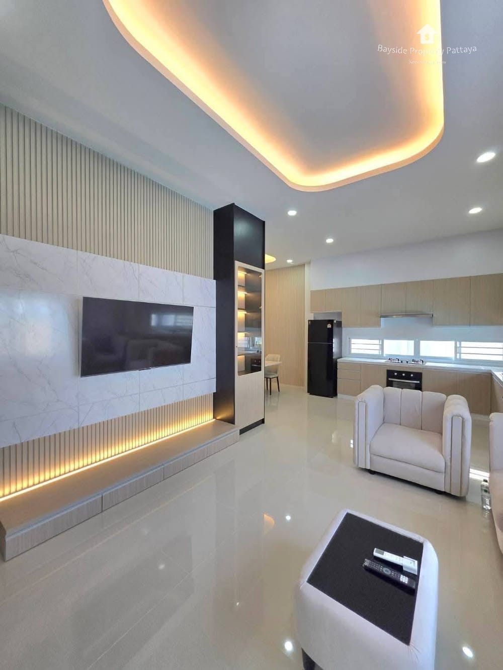 Сдаю 4-к. виллу, 350м², с бассейном, ЖК Modern, Ист Паттайя 2