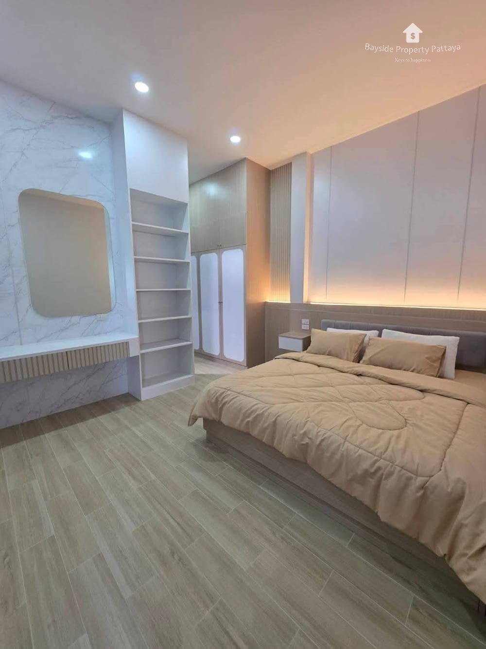 Сдаю 4-к. виллу, 350м², с бассейном, ЖК Modern, Ист Паттайя 3
