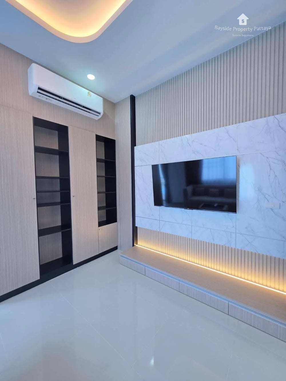 Сдаю 4-к. виллу, 350м², с бассейном, ЖК Modern, Ист Паттайя 7