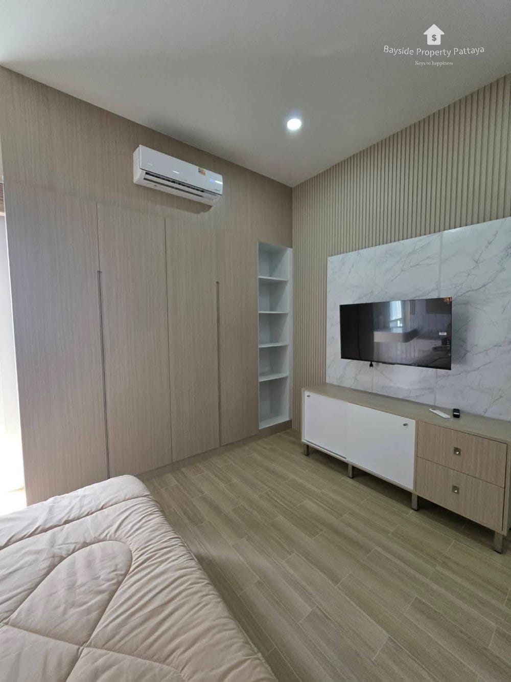Сдаю 4-к. виллу, 350м², с бассейном, ЖК Modern, Ист Паттайя 9