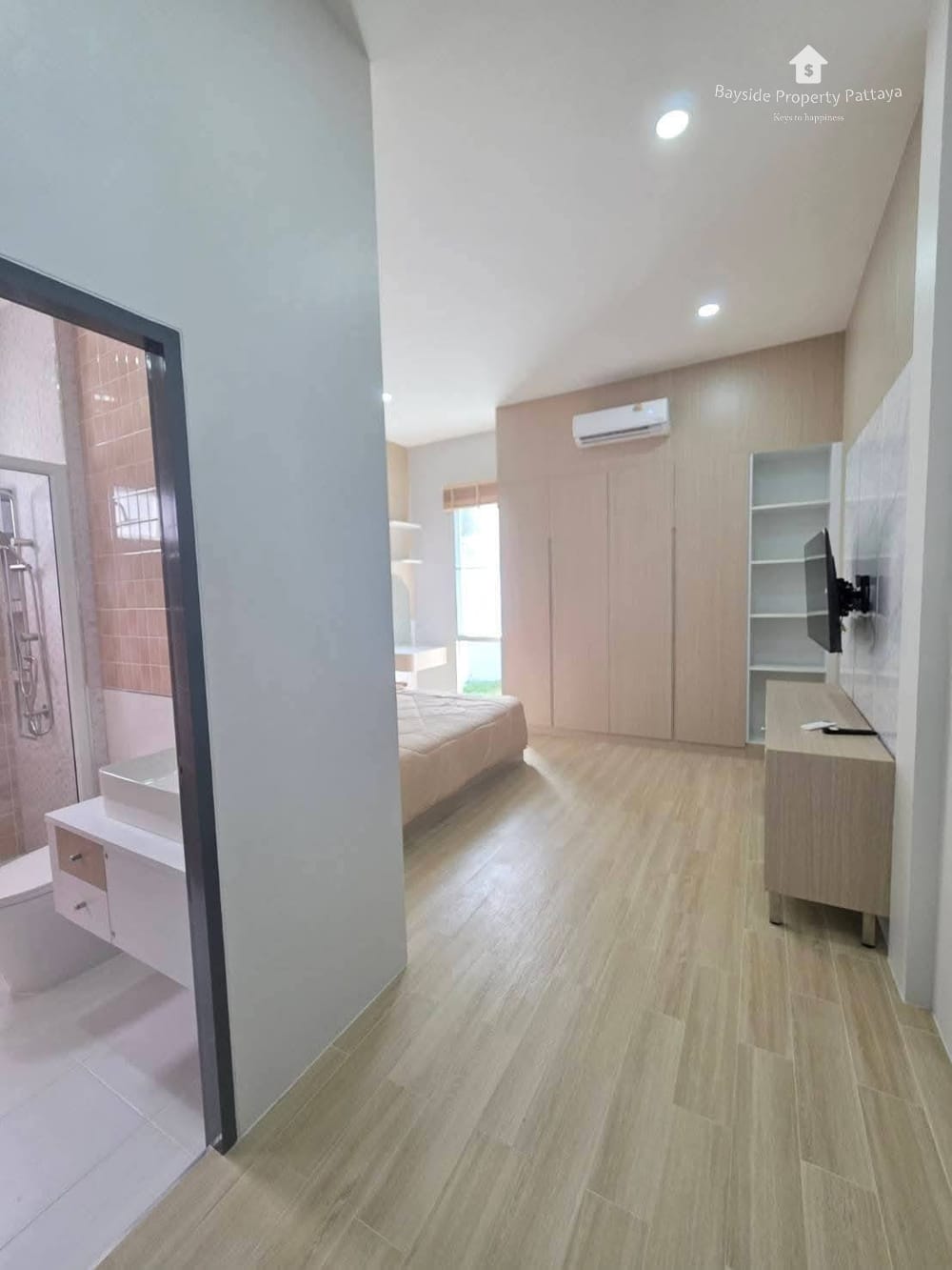Сдаю 4-к. виллу, 350м², с бассейном, ЖК Modern, Ист Паттайя 12