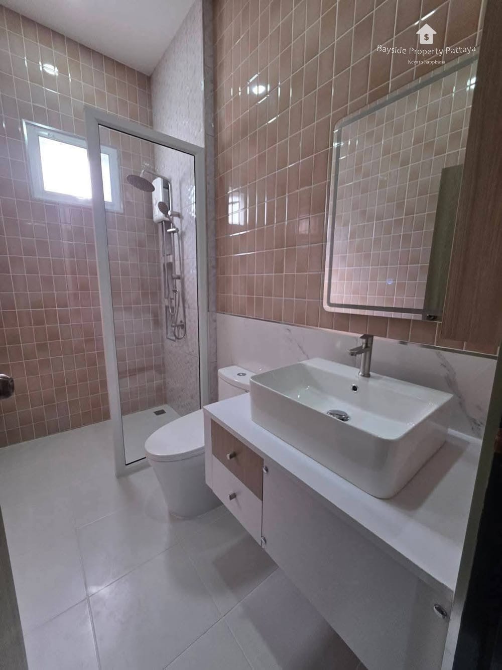 Сдаю 4-к. виллу, 350м², с бассейном, ЖК Modern, Ист Паттайя 13