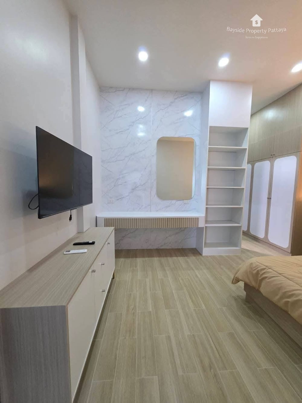 Сдаю 4-к. виллу, 350м², с бассейном, ЖК Modern, Ист Паттайя 15