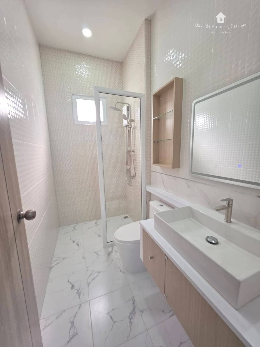 Сдаю 4-к. виллу, 350м², с бассейном, ЖК Modern, Ист Паттайя 16