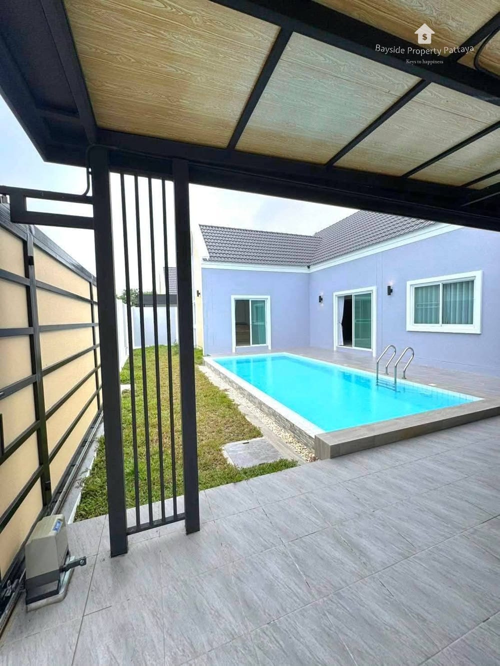 Сдаю 4-к. виллу, 350м², с бассейном, ЖК Modern, Ист Паттайя 1