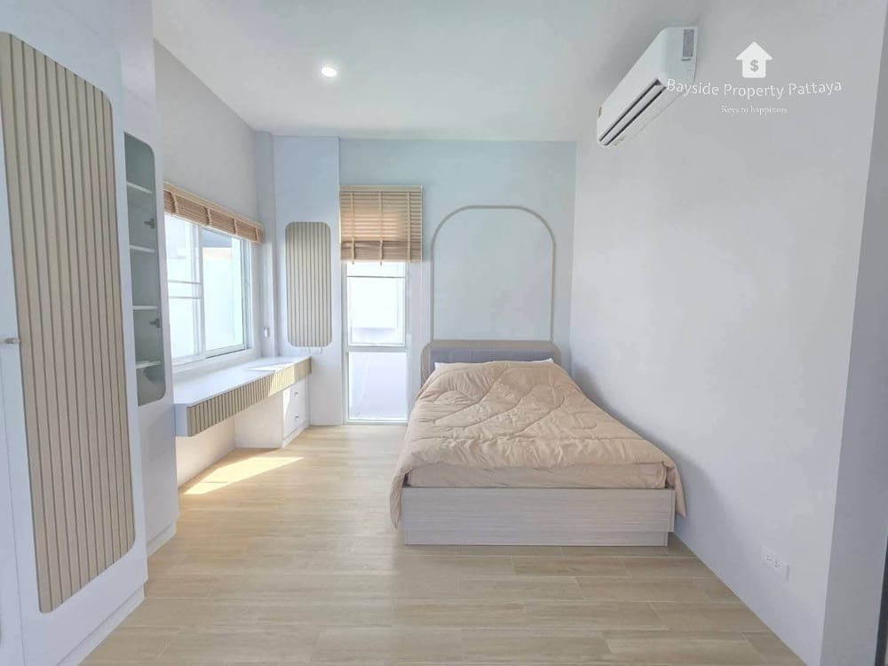 Сдаю 4-к. виллу, 350м², с бассейном, ЖК Modern, Ист Паттайя 19