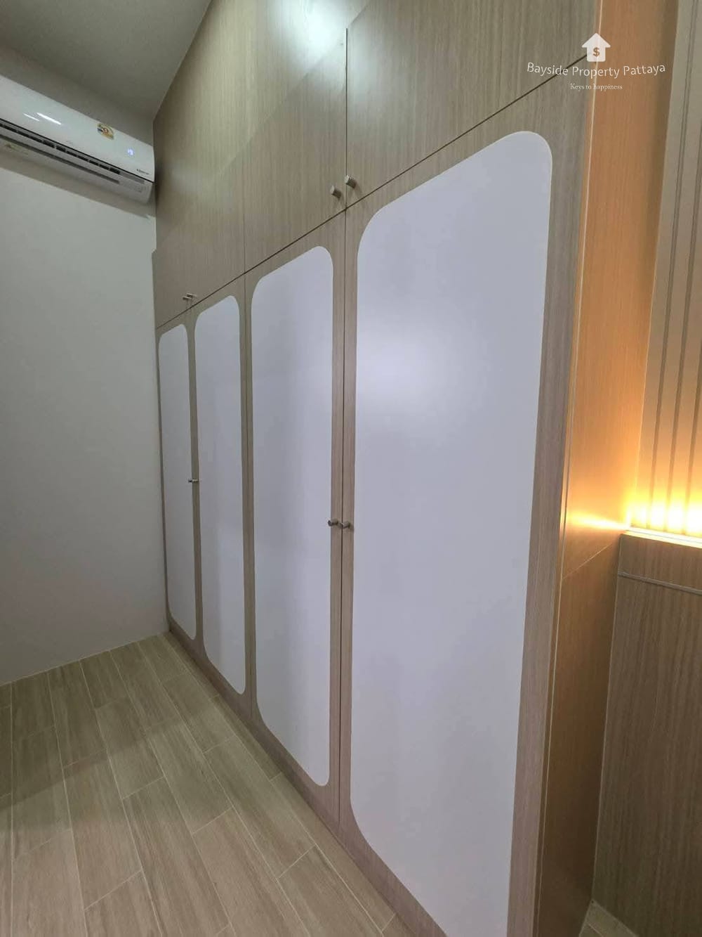 Сдаю 4-к. виллу, 350м², с бассейном, ЖК Modern, Ист Паттайя 28
