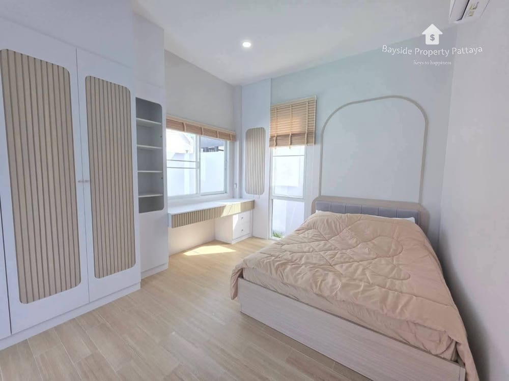 Сдаю 4-к. виллу, 350м², с бассейном, ЖК Modern, Ист Паттайя 29